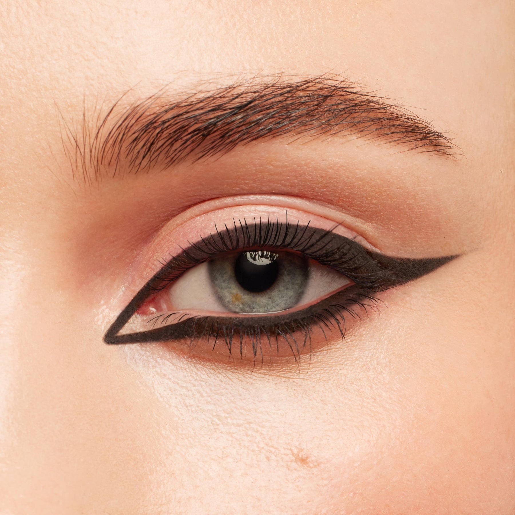 Black on Black - Defined Runway Lash Effect