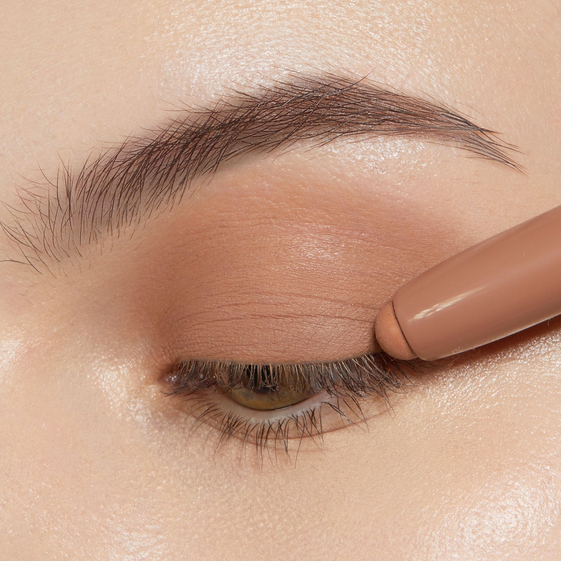 Cocktail Party - Glossy Studio Eye Look